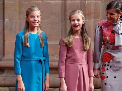 La princesa de Asturias, en el centro, con su madre y su hermana.La princesa de Asturias, en el centro, con su madre y su hermana. En vídeo, el discurso completo de la princesa en los premios.
