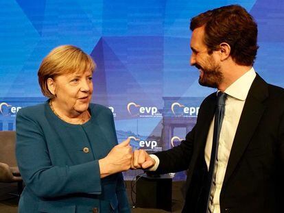 El presidente del PP, Pablo Casado, y la canciller alemana, Angela Merkel, durante el encuentro de líderes europeos del PPE en Berlín a inicios de septiembre.