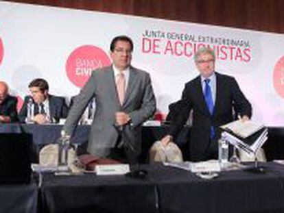 Los copresidentes de Banca C&iacute;vica, Antonio Pulido y Enrique Go&ntilde;i, al inicio de la junta general extraordinaria de accionistas de Banca C&iacute;vica. 