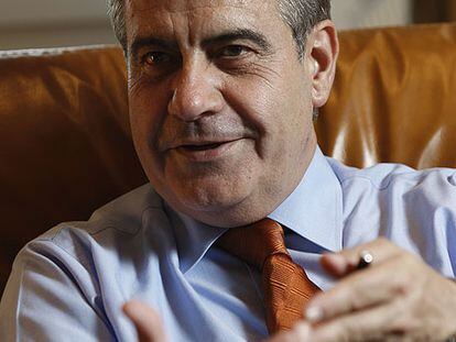 El ministro de Trabajo e Inmigración, Celestino Corbacho, durante la entrevista.