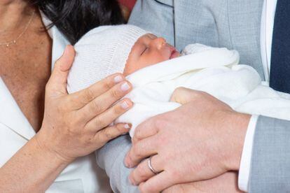 El bebé, que se llama Archie Harrison, nació el lunes 6 de mayo a las 5.26 de la mañana (hora británica) en el hospital de Portland, por lo que Meghan Markle no pudo cumplir sus deseos de dar a luz en casa.