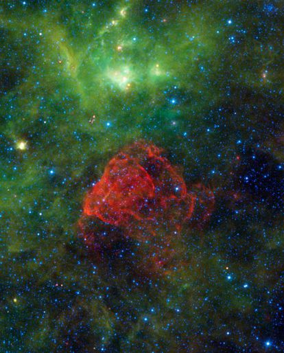 Restos de una explosión estelar, una supernova, captada en infrarroja por el telescopio Wise.
 