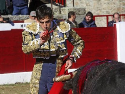 El torero malague&ntilde;o S&aacute;ul Jim&eacute;nez Fortes, en la plaza de toros de Vitigudino (Salamanca).