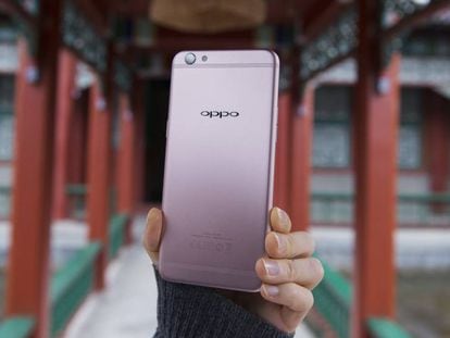 El &#039;smartphone&#039; OPPO R9s.