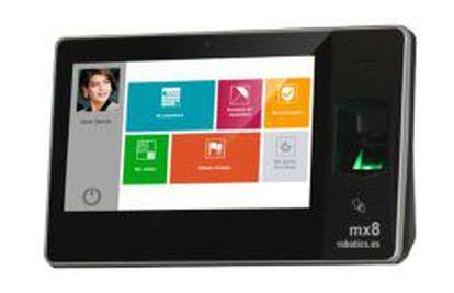 El MX8 incorpora una cámara que toma una fotografía del empleado cuando ficha con tarjeta. Esto, sumado a su sistema de huella dactilar, elimina la posibilidad de fraude en los fichajes.