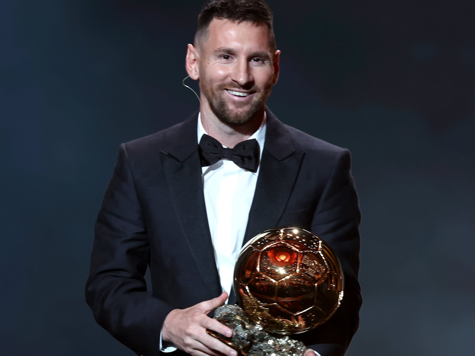 Lionel Messi recibe el Balón de Oro del Mundial de Qatar 2022