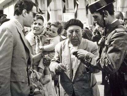 Jos&eacute; Isbert (con boina), en un fotograma de &#039;El verdugo&#039; (1963), de Luis Garc&iacute;a Berlanga