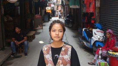 Prakriti Shrestha en el céntrico barrio de Thamel en Kathmandu.