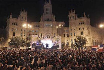 Lleno en la Plaza Cibeles para ver a Calle 13.