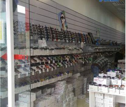 Uno de los locales registrados en el que se vendían las gafas falsificadas.