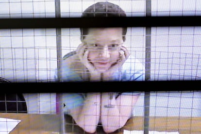 El director de teatro Yevgenia Berkovich arrestado por cargos "justificación del terrorismo"aparece en una videoconferencia en el Tribunal Municipal de Moscú el 30 de mayo de 2023.