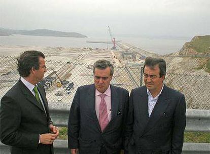 Alberto Núñez Feijóo, Juan Juncal y Francisco Álvarez Cascos, en un acto en Ferrol.