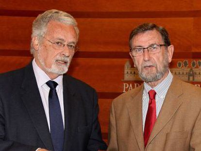 Jesús Maeztu (izquierda) y el expresidente del Parlamento Manuel Gracia.