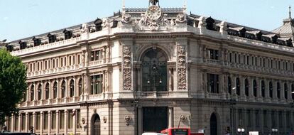 Fachada de la sede central del Banco de España, en la plaza de Cibeles. EFE/Archivo