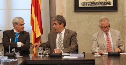 El consejero de Justicia, Germ&agrave; Gord&oacute; (izquierda), junto al portavoz del Gobierno, Francesc Homs y Carles Viver Pi-Sunyer. 