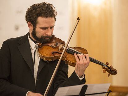 El violinista Ilya Gringolts interpreta a Albéniz durante en la inauguración del torneo de Zúrich