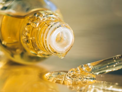 El aceite de jojoba es adecuado para todo tipo de pieles y puede adquirirse puro o mezclado con otros ingredientes. GETTY IMAGES.