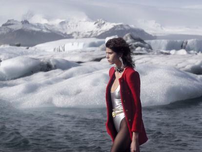 El espectacular desfile de Saint Laurent en un glaciar islandés