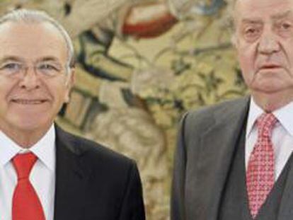 El rey Juan Carlos recibió hoy en el Palacio de la Zarzuela al presidente de la CECA y La Caixa, Isidre Fainé