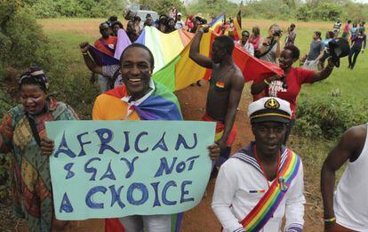 &quot;Ser africano y gay no es una elecci&oacute;n&quot;, dice la pancarta de un manifestante en el Orgullo Gay de Kampala (Uganda) en 2012.