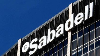Sabadell decidirá hoy la venta de su filial de pagos entre Worldline y Nexi