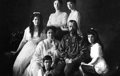 Los Románov, en 1913. En el centro, Nicolás II y su mujer Alejandra.