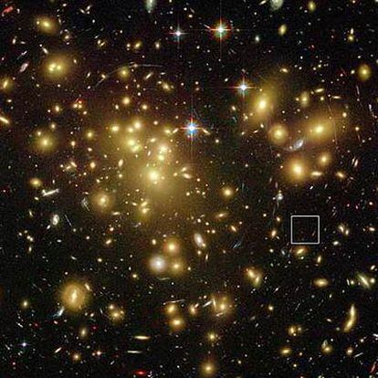 Imagen tomada por el hubble de la galaxia A1689-zD1