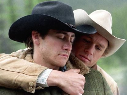 Una escena de la pel&iacute;cula &#039;Brokeback Mountain&#039;, donde Heath Ledger y Jake Gyllenhaal interpretan a los dos protagonistas, vaqueros y homosexuales. 