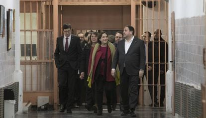 El consejero de Justicia, Carles Mund&oacute; (izquierda) el pasado d&iacute;a 10 en la c&aacute;rcel Modelo por el convenio firmado con el Ayuntamiento de Barcelona.