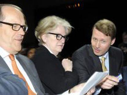 Marjorie Scardino, junto al expresidente de Nokia, Jorma Ollila, en una junta de Nokia en mayo de 2012.