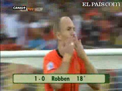 Holanda derrota a Eslovaquia con goles de Robben y Sneijder y pasa a cuartos de final del mundial. <strong>Resúmenes y goles: <a href="http://www.elpais.com/deportes/futbol/mundial/videos/">Vídeos Mundial 2010</a></strong>
