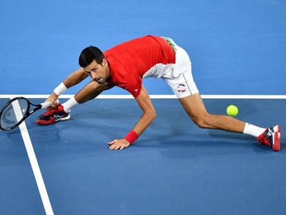 Djokovic, durante el partido contra Monfils en Sídney.