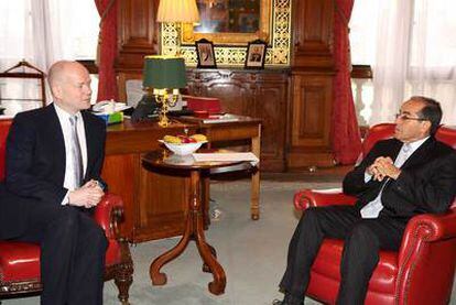 William Hague recibe a Mahmoud Jabril en Londres