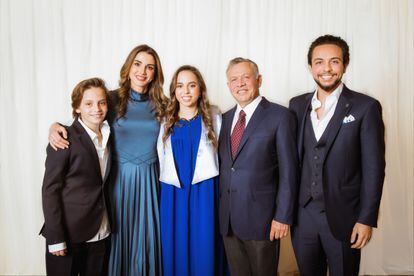 Miembros de la familia real de Jordania, en Amán en 2018. A la derecha, el rey Abdalá y el príncipe heredero Husein.