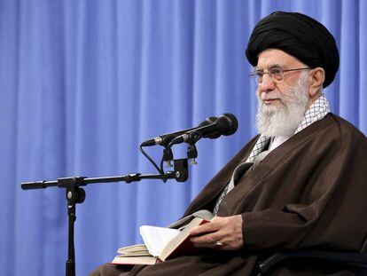 Ali Jamenei, en su clase de pensamiento islámico, este domingo en Teherán.
