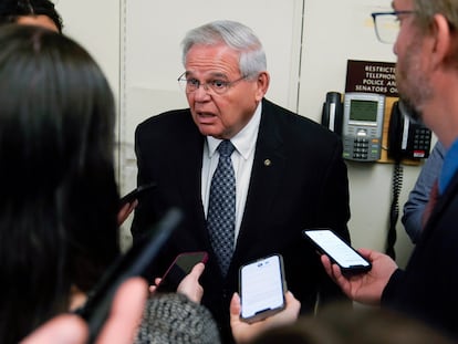 El senador demócrata Bob Menendez en una imagen en el Capitolio de Washington en mayo del año pasado
