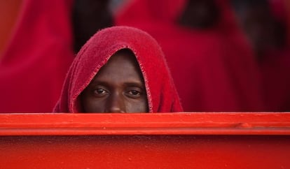 Un chico migrante rescatado en el Meditérraneo en octubre de 2019.