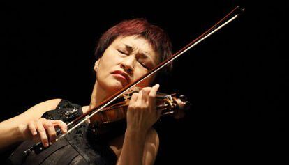 La violinista coreana Kyung-wha Chung, durante uno de sus conciertos en octubre de 2013.