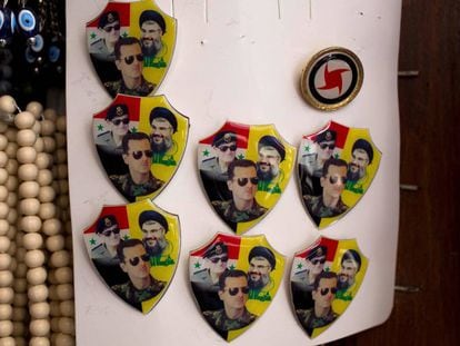 Chapas a la venta en Damasco con los rostros de los presidentes de Siria, Hafed y Bachar el Assad y del l&iacute;der de Hezbol&aacute;, Has&aacute;n Nasral&aacute;.