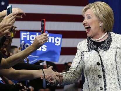 Clinton celebra con sus seguidores la victoria en Columbia.