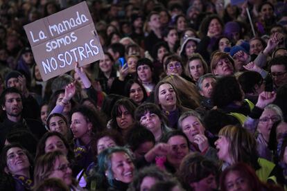 Miles de manifestantes, durante una concentración convocada por la Comisión 8-M por Día Internacional de la Mujer, el miércoles en Madrid.