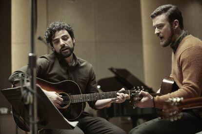 Oscar Isaac (izquierda) y Justin Timberlake en un fotograma de 'A propósito de Llewyn Davis'.
