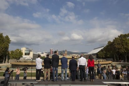 Els candidats, posant a les Quatre Columnes.