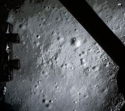 Imagen del suelo lunar captada por la sonda 'Chang' E3 durante su descenso.