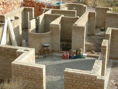 construcción de una vivienda con bloques de cáñamo Cannabric, de Monika Brümmer. 