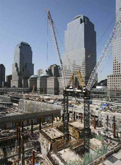 Imágenes de la construcción de la Torre de la Libertad.