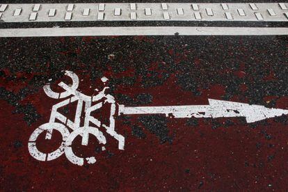 La pintura del carril bici Rio - O´Donnell recientemente inaugurado se encuentra muy deteriorada