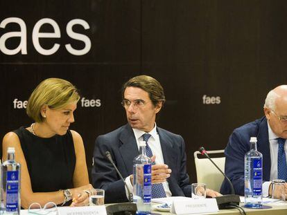 José María Aznar y María Dolores de Cospedal tras la reunión del patronato de FAES.