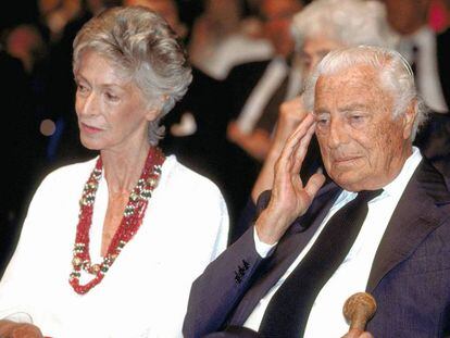 Marella y Gianni Agnelli en la fiesta del centenario de Fiat, en 1999.