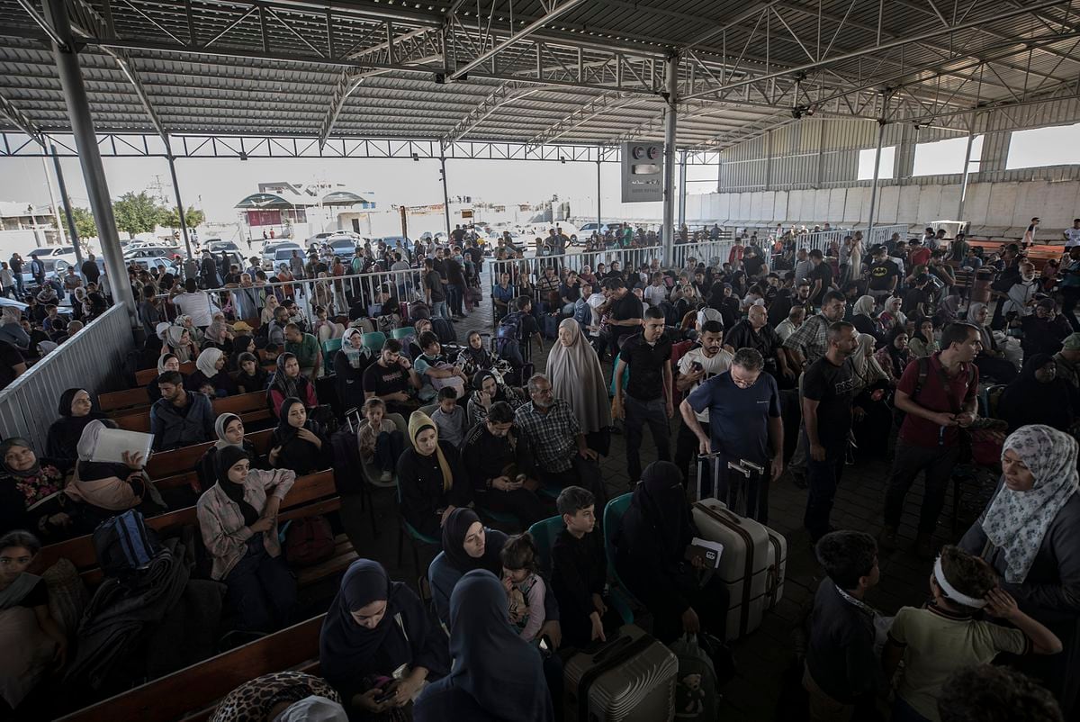 El Gobierno negocia la evacuación de hasta 170 ciudadanos de Gaza tras la salida de un segundo español |  Internacional